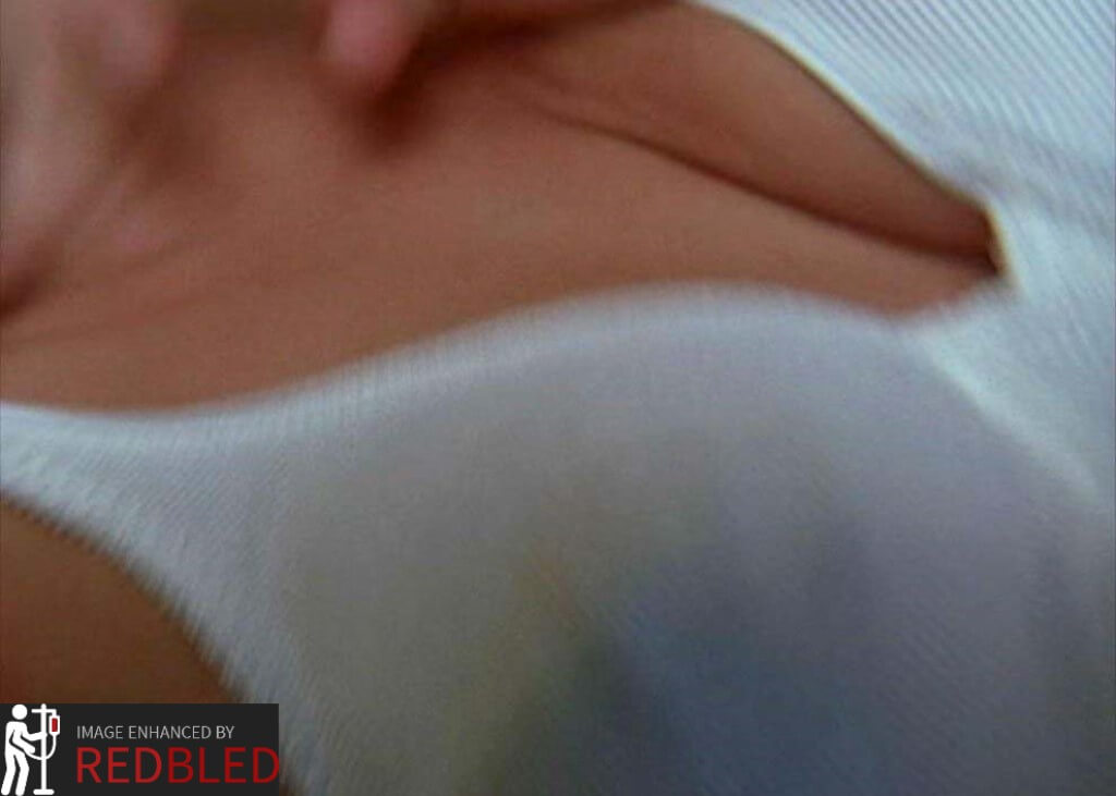 Linda Cardellini Nip