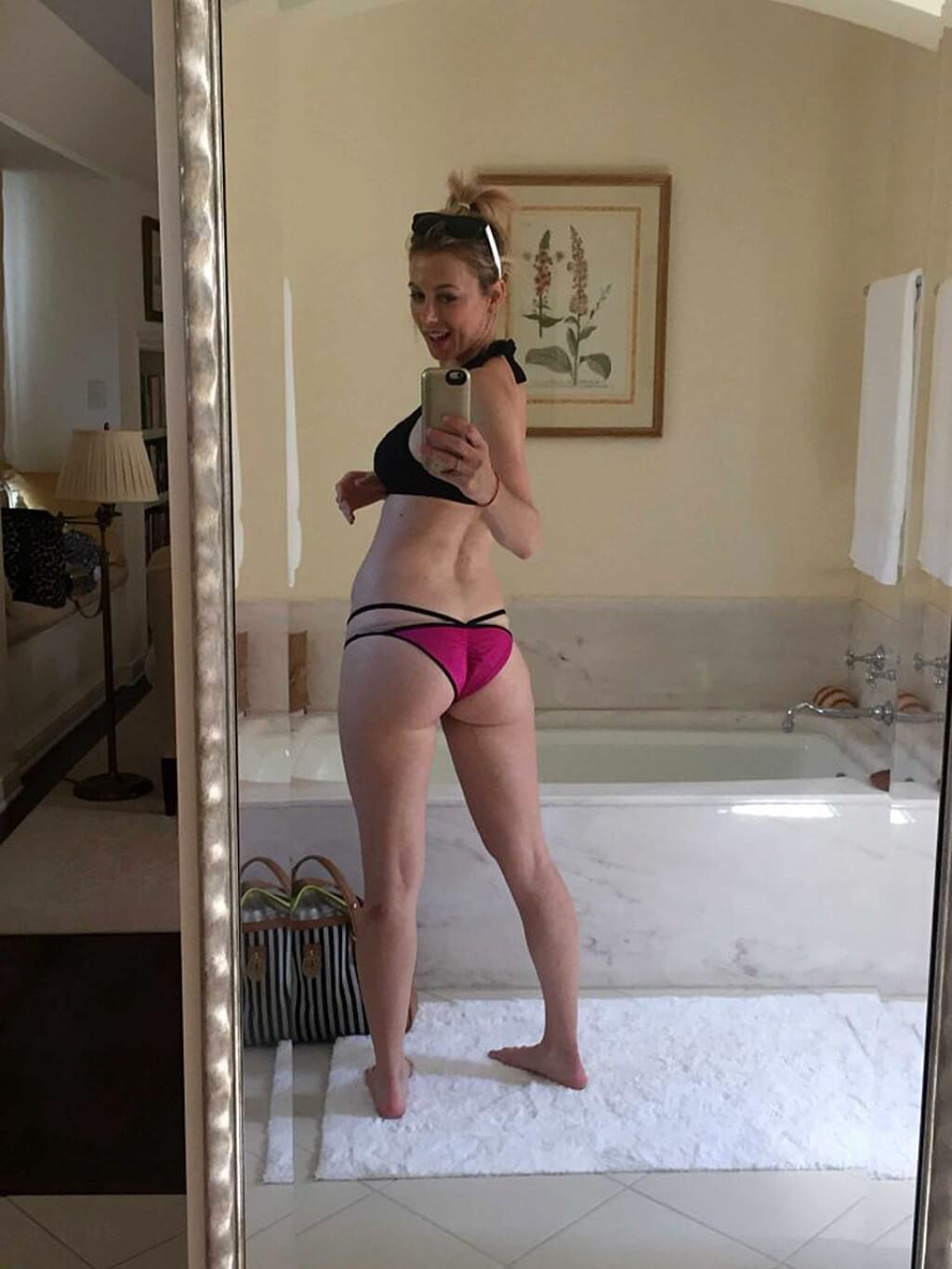 Iliza Nude