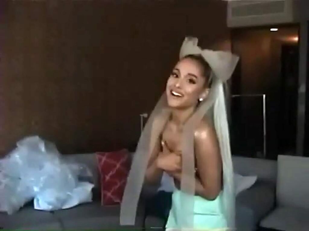 Top 50: Ariana Grande Nude Pussy & Sexy Tits Pictures (2023)