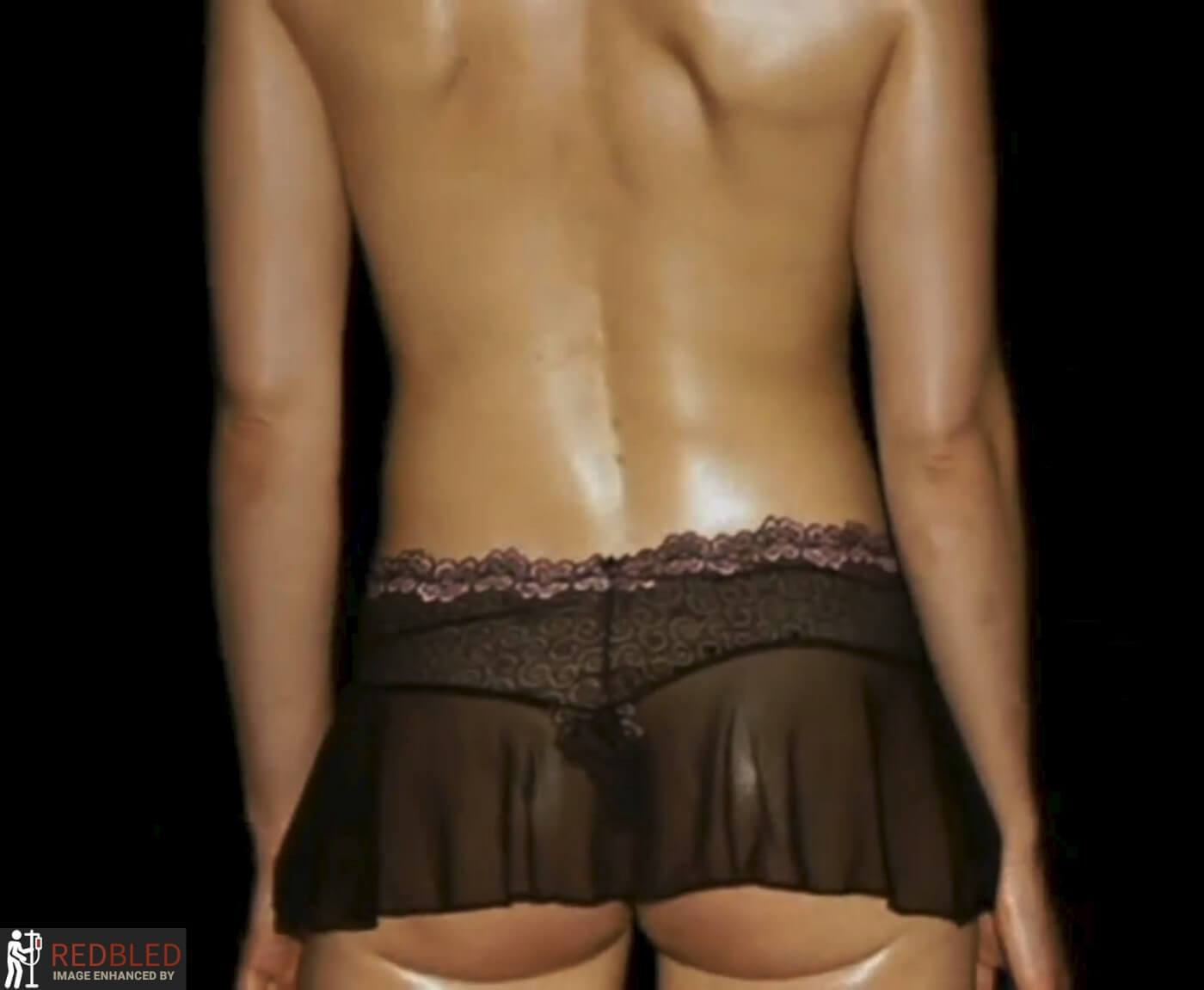Noomi Rapace Ass