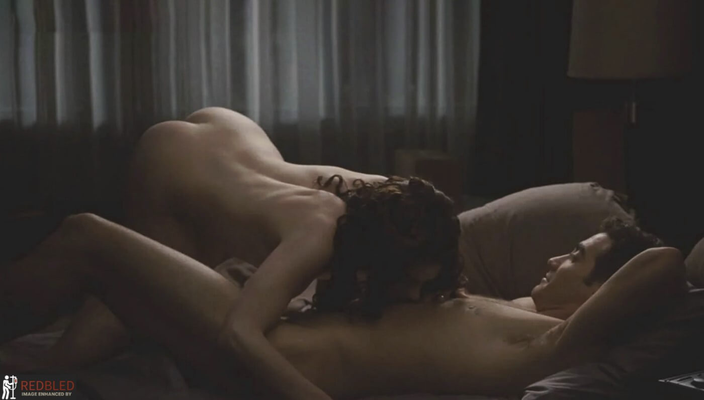 Anne Hathaway Ass