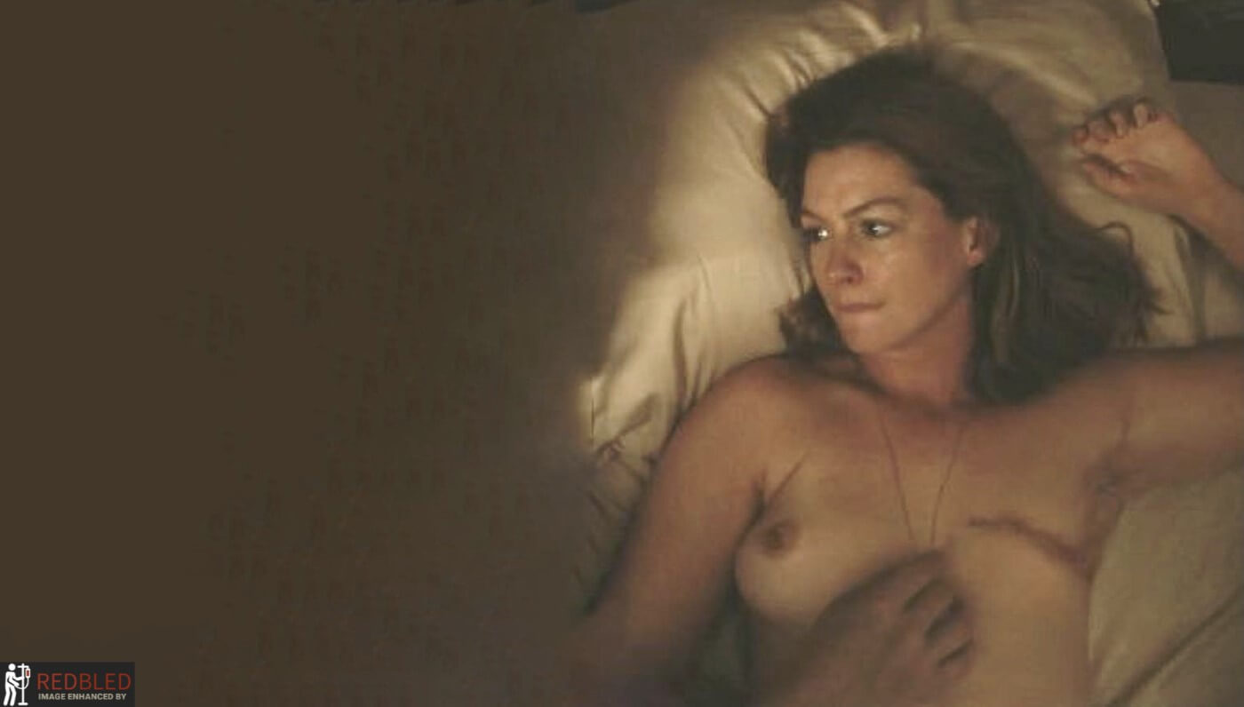 Anne Hathaway Nude